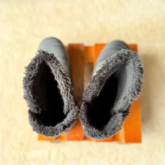 Columbia Silver & Black Slip On Winter Boots 9.5 - Picture 8 of 11